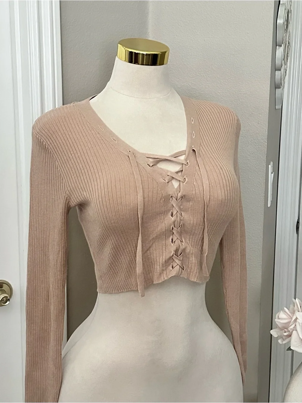 H&M Tan Beige Ribbed Lace-Up Cropped Knit Sweater Top w/ Long Sleeves Sz S